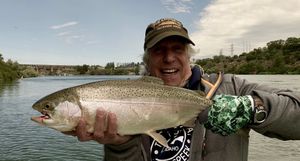 Henry Winkler met een vis